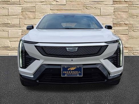 Certified 2025 Cadillac Optiq Luxury 2 w/ LPO, Floor Liner Package AWD/4WD image 5