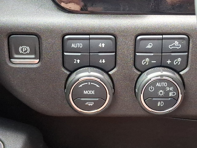Used 2024 Chevrolet Silverado 1500 High Country w/ Technology Package AWD/4WD image 25