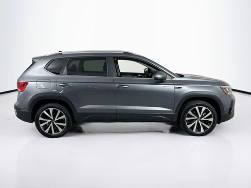 Used 2022 Volkswagen Taos SE image 4