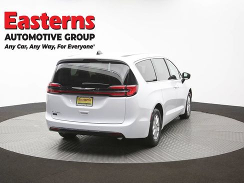 Used 2024 Chrysler Pacifica Touring-L FWD image 40