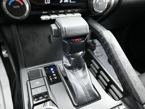 Used 2025 Toyota Tacoma TRD Sport AWD/4WD image 21