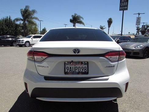 Used 2022 Toyota Corolla LE FWD image 6