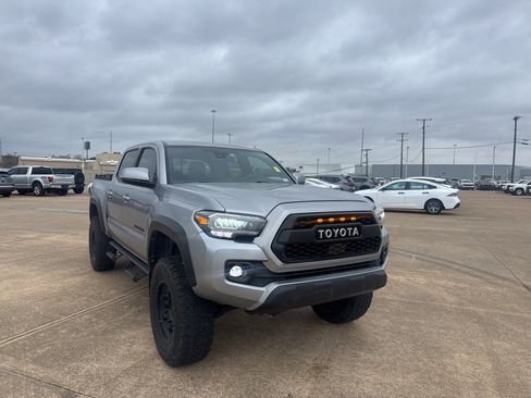 Used 2020 Toyota Tacoma TRD Off-Road image 1