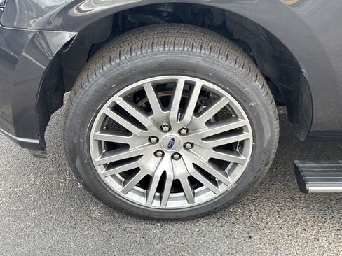 Used 2023 Ford Expedition Limited image 9