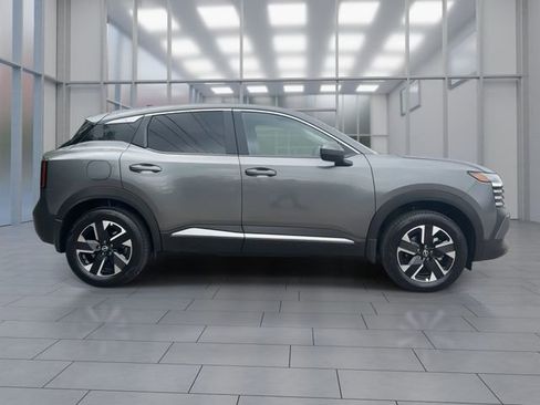 Certified 2025 Nissan Kicks SV AWD/4WD image 9