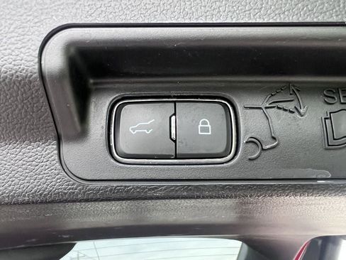 Used 2023 Ford Explorer XLT w/ Equipment Group 202A AWD/4WD image 17
