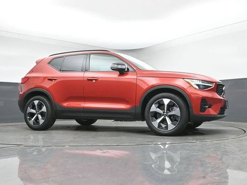 Used 2023 Volvo XC40 B5 Plus w/ Driver Assist Package AWD/4WD image 37
