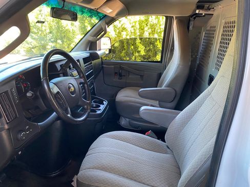 Used 2022 Chevrolet Express 2500 w/ Enhanced Convenience Package RWD image 33