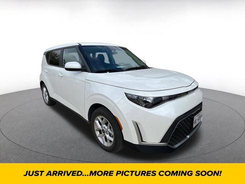 Used 2025 Kia Soul LX w/ LX Technology Package image 1