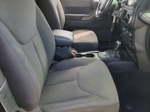 Used 2018 Jeep Wrangler Sport w/ Connectivity Group AWD/4WD image 16
