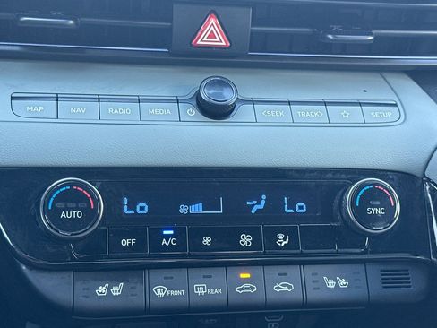 Used 2024 Hyundai Elantra Limited FWD image 20