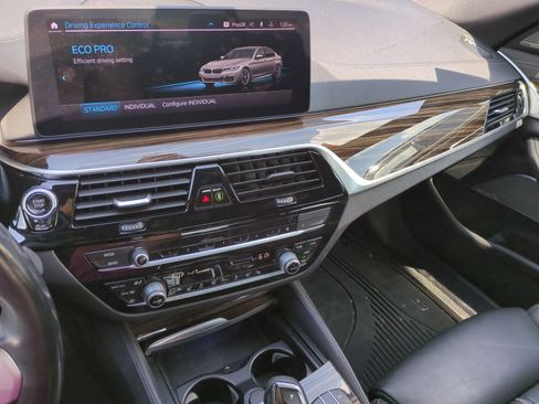 Used 2021 BMW M550i xDrive w/ Premium Package image 30