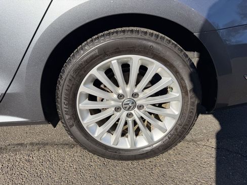 Used 2017 Volkswagen Passat 1.8T SE image 8