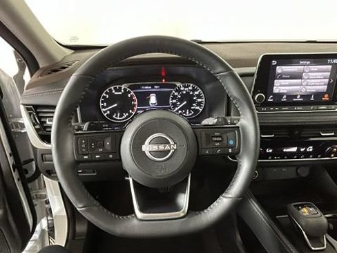 Used 2023 Nissan Rogue SL AWD/4WD image 14