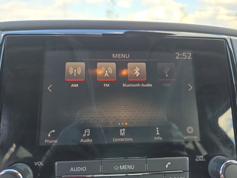 Used 2022 Nissan Titan SV image 21