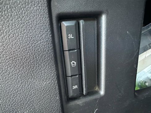 Used 2018 Ford Expedition XLT image 38