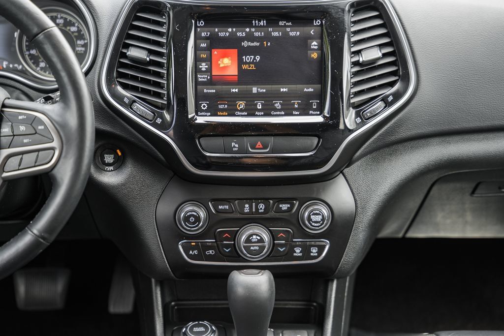 Used 2019 Jeep Cherokee Limited AWD/4WD image 23