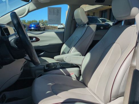 Used 2020 Chrysler Pacifica Limited w/ Tire & Wheel Group image 21