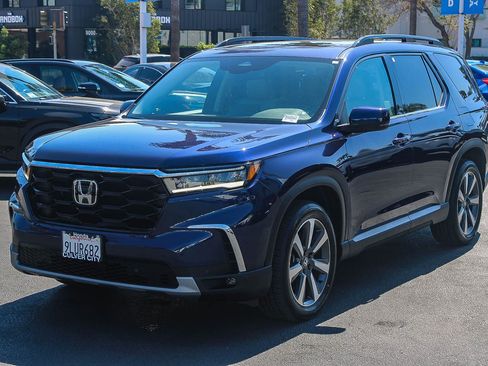 Used 2024 Honda Pilot Touring image 3