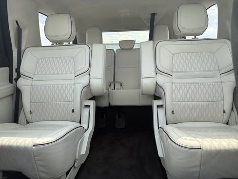 Certified 2024 Lincoln Navigator L Black Label AWD/4WD image 9