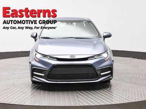 Used 2020 Toyota Corolla SE w/ SE Premium Package FWD image 2