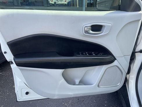 Used 2018 Jeep Compass Latitude image 17