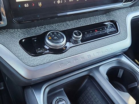 Used 2025 Ford Expedition Tremor image 12