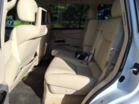 Used 2013 Lexus LX 570 4WD w/ Luxury Pkg image 20