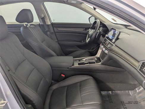 Used 2020 Honda Accord Touring image 4