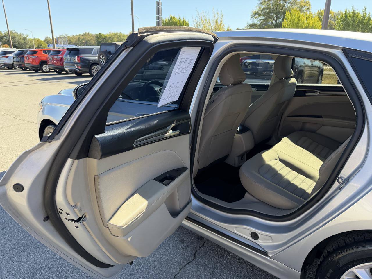 Used 2018 Ford Fusion SE FWD image 12