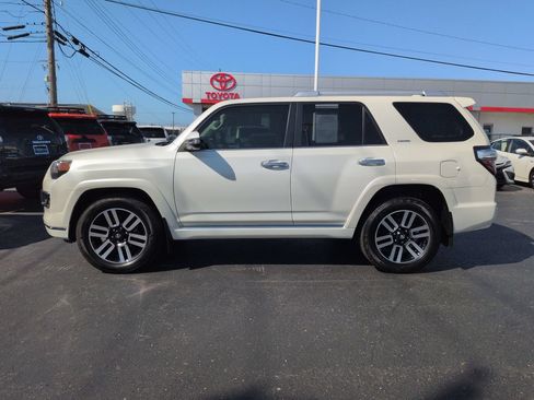 Used 2022 Toyota 4Runner Limited AWD/4WD image 2