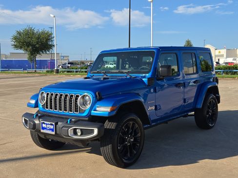 Used 2024 Jeep Wrangler Unlimited Sahara AWD/4WD image 8
