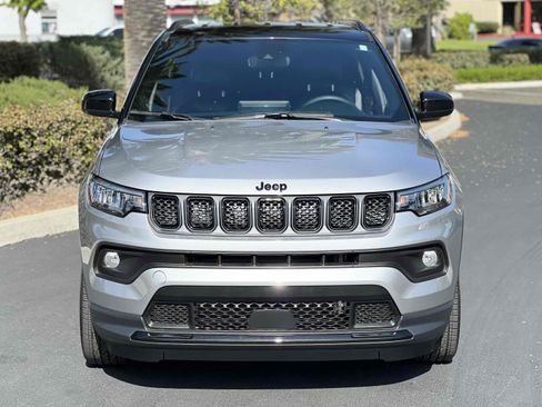 Used 2023 Jeep Compass Latitude image 11