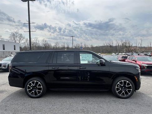 New 2026 Chevrolet Suburban RST w/ RST Capability Package AWD/4WD image 8