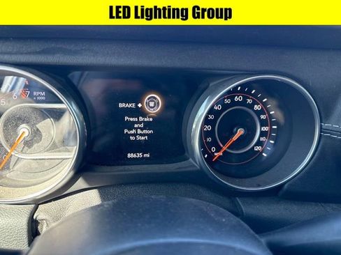 Used 2018 Jeep Wrangler Unlimited Sahara AWD/4WD image 9