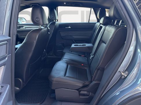 Certified 2023 Volkswagen Atlas Cross Sport SE w/ Panoramic Sunroof Package FWD image 21
