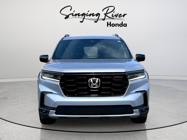 Used 2025 Honda Pilot TrailSport image 2