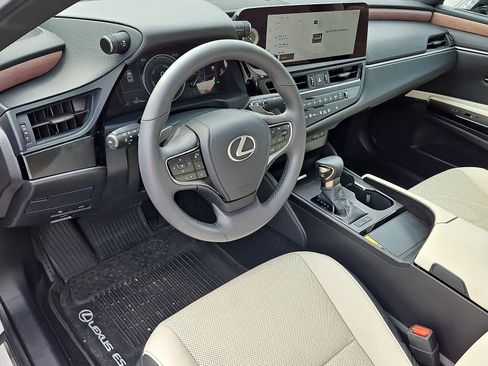 Used 2025 Lexus ES 300h w/ Premium Package FWD image 16