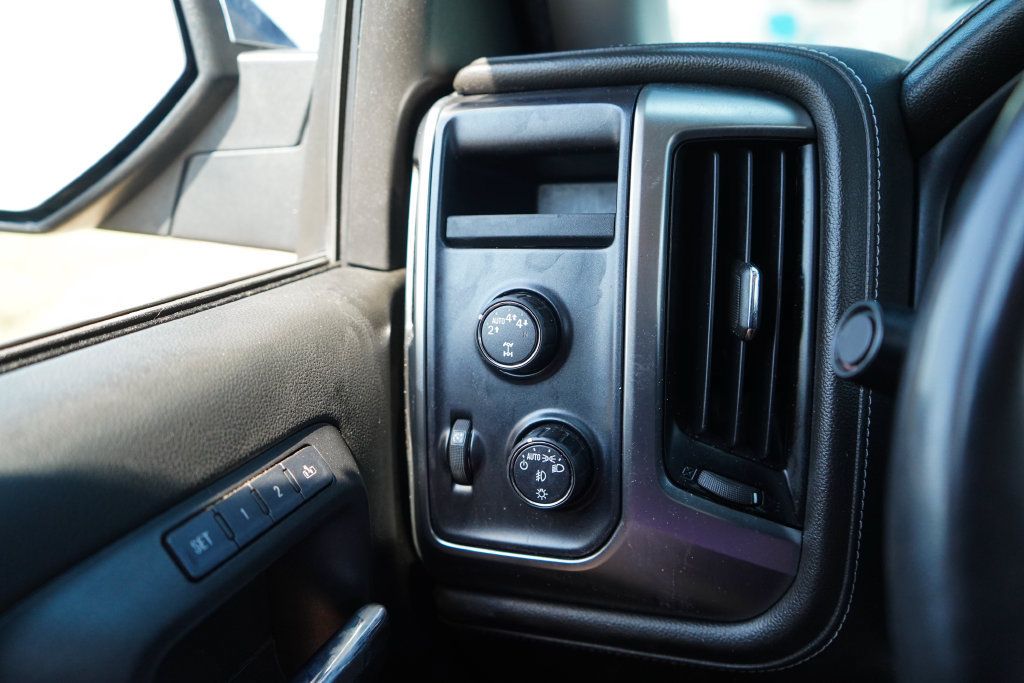 Used 2017 Chevrolet Silverado 1500 LTZ w/ Sport Package AWD/4WD image 29