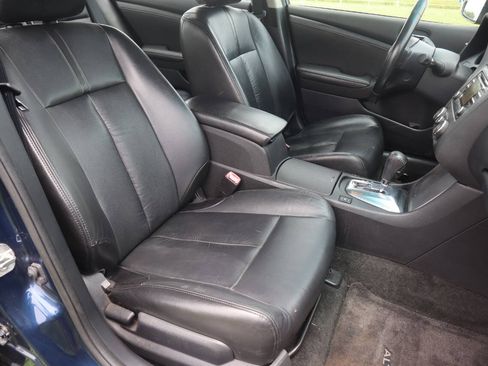 Used 2012 Nissan Altima 2.5 SL w/ 2.5SL Pkg FWD image 6