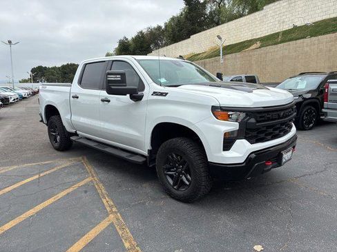 Used 2026 Chevrolet Silverado 1500 Custom Trail Boss w/ LPO, Dark Essentials Package AWD/4WD image 2