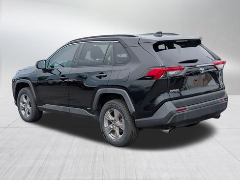 Used 2022 Toyota RAV4 LE AWD/4WD image 5