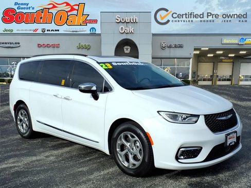 Used 2023 Chrysler Pacifica Limited FWD image 1