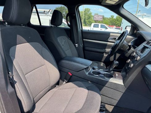 Used 2018 Ford Explorer XLT AWD/4WD image 9