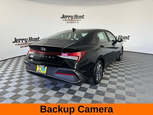 Used 2024 Hyundai Elantra SEL image 6