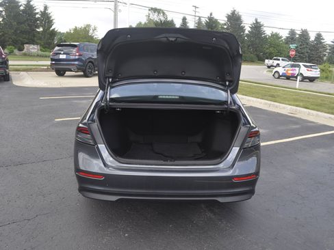 Used 2023 Honda Accord EX image 10