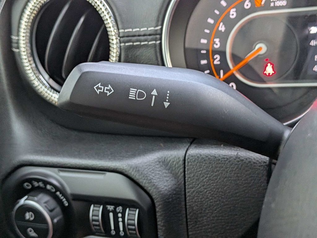 Used 2021 Jeep Gladiator Overland AWD/4WD image 36