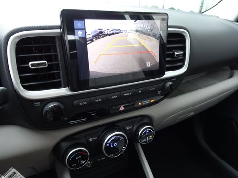 Used 2023 Hyundai Venue SEL FWD image 19