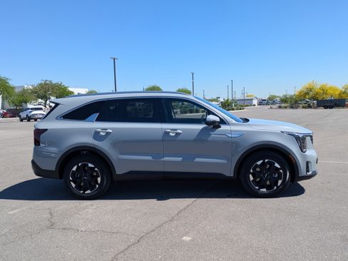 Certified 2025 Kia Sorento S w/ Panoramic Sunroof Package image 6