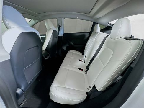 Used 2025 Tesla Model Y Long Range image 25